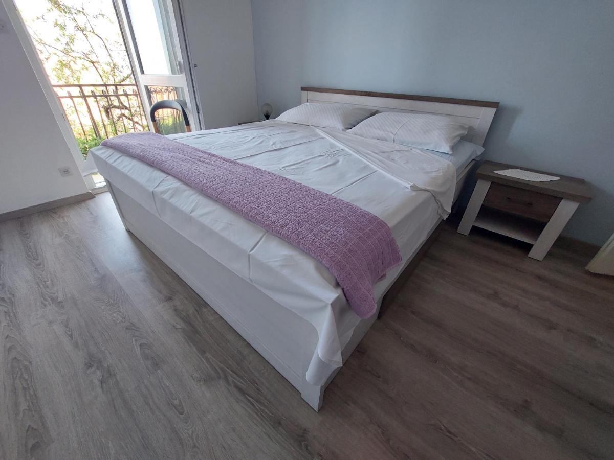 Apartment Black Примоштен Экстерьер фото