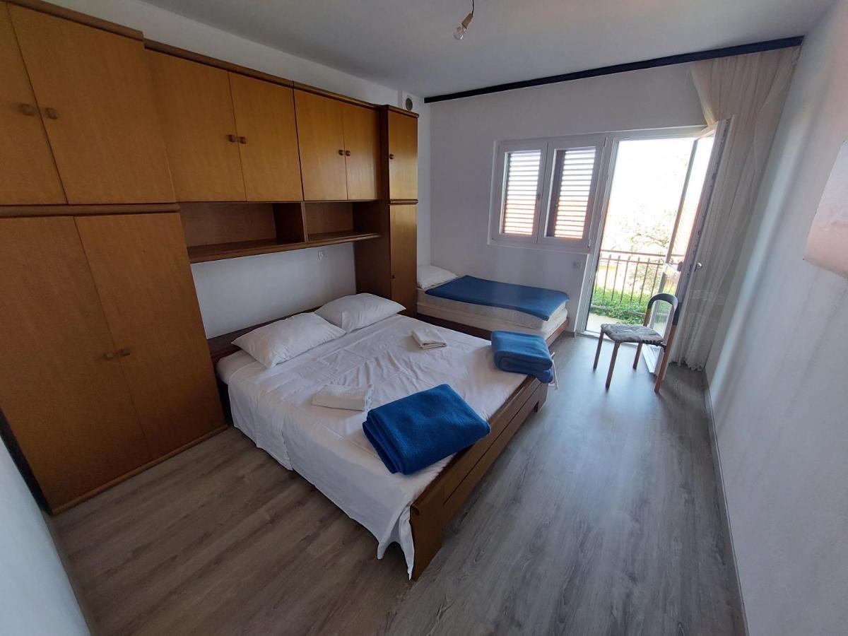 Apartment Black Примоштен Экстерьер фото