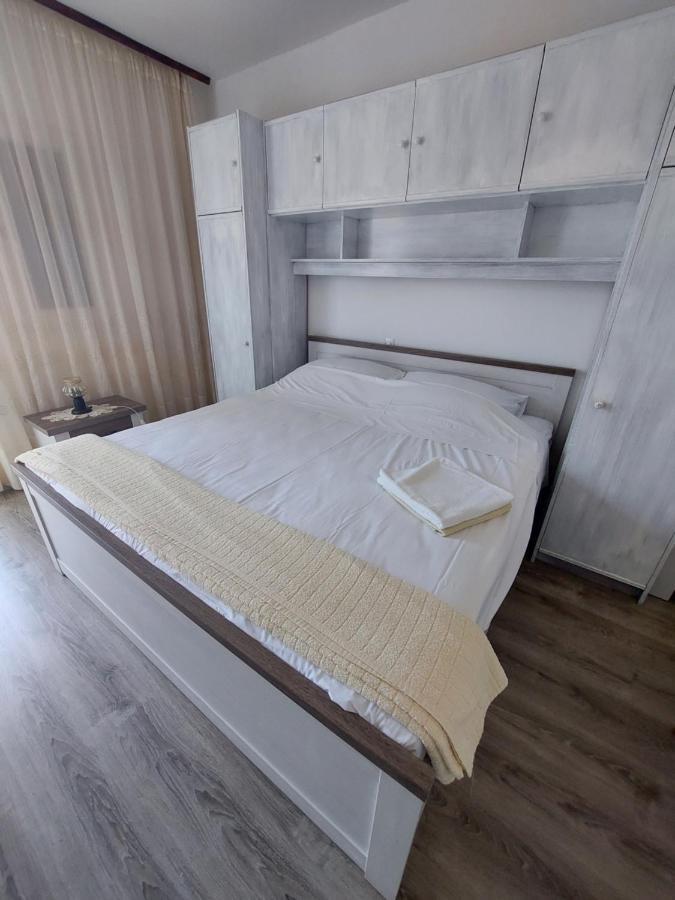 Apartment Black Примоштен Экстерьер фото